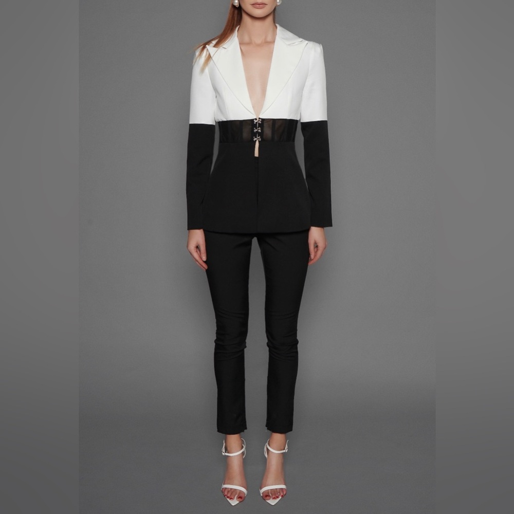 Black & White Suit Sz 0